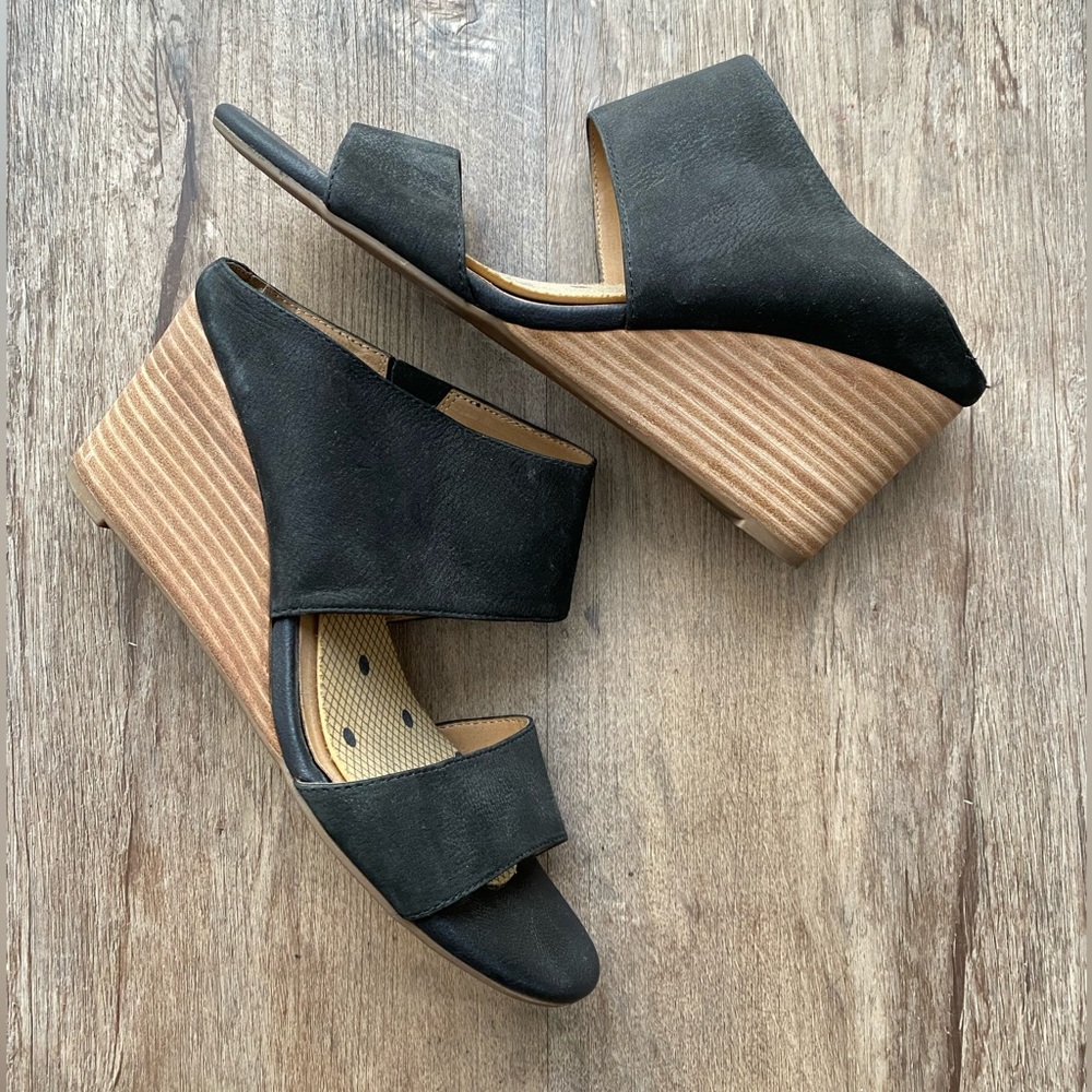 Franco Sarto suede wedges size 7